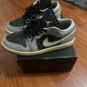 Jordan Men's Black and Gray Sneakers